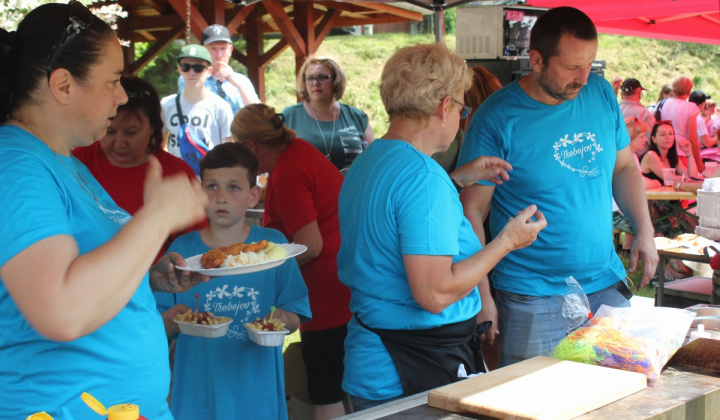 47. fotografia fotogalérie Cirkevné oznamy / Vystúpenie cirkevných zborov na dni obce Trebe