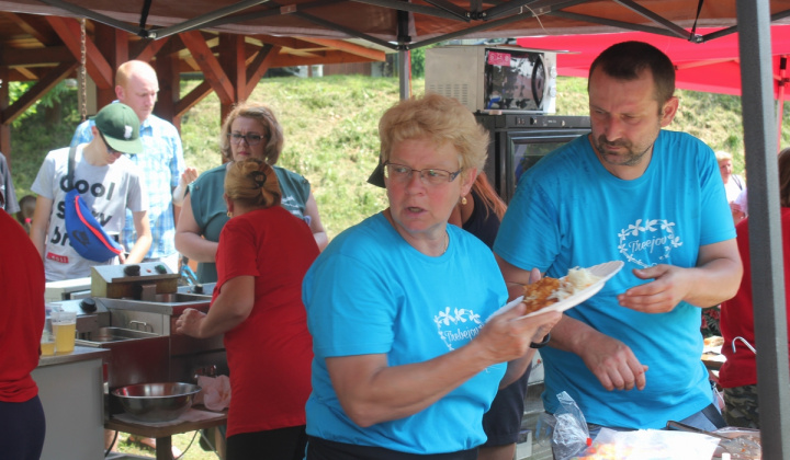 48. fotografia fotogalérie Cirkevné oznamy / Vystúpenie cirkevných zborov na dni obce Trebe