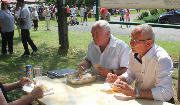 49. fotografia fotogalérie Cirkevné oznamy / Vystúpenie cirkevných zborov na dni obce Trebe