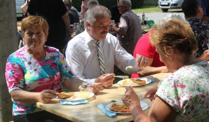54. fotografia fotogalérie Cirkevné oznamy / Vystúpenie cirkevných zborov na dni obce Trebe