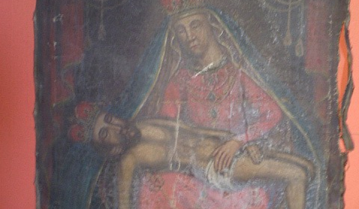 1. fotografia fotogalérie Výstava v priesotoroch starého kostolíka.