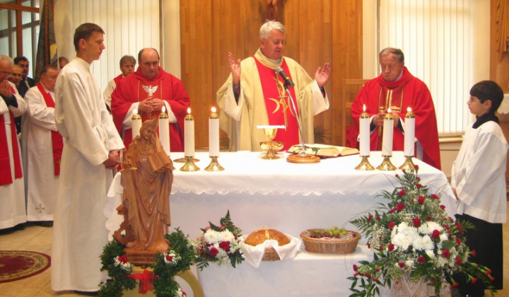 1. fotografia fotogalérie Inštalácia sochy sv. Katríny Alexandrijskej