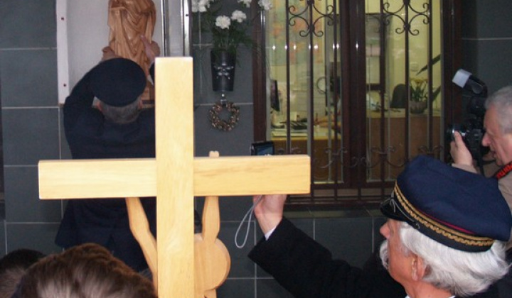 4. fotografia fotogalérie Inštalácia sochy sv. Katríny Alexandrijskej