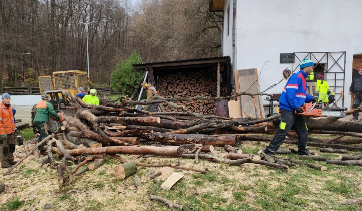 1. fotografia fotogalérie Šport / Tradičná jesenná brigáda pri horárni.