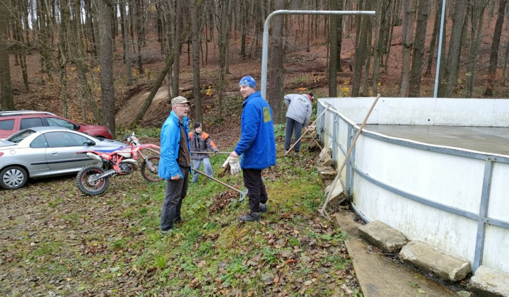 2. fotografia fotogalérie Šport / Tradičná jesenná brigáda pri horárni.