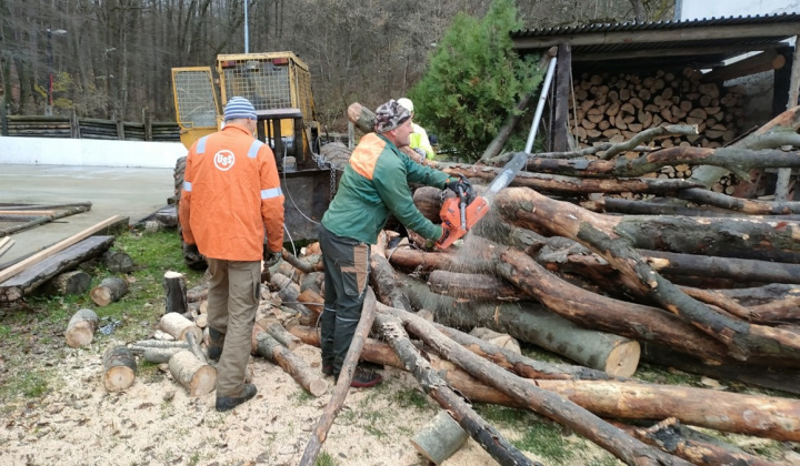 3. fotografia fotogalérie Šport / Tradičná jesenná brigáda pri horárni.