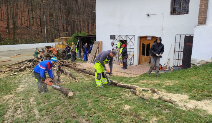 4. fotografia fotogalérie Šport / Tradičná jesenná brigáda pri horárni.