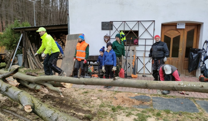 5. fotografia fotogalérie Šport / Tradičná jesenná brigáda pri horárni.