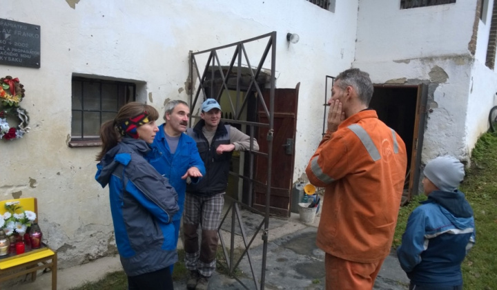 6. fotografia fotogalérie Šport / Jesenná brigáda pri horárni