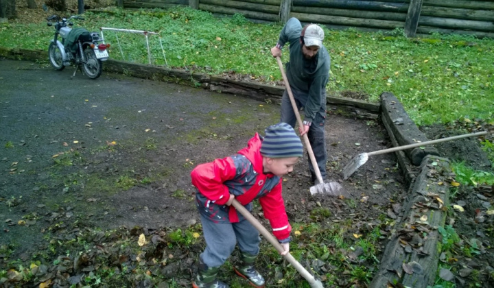 7. fotografia fotogalérie Šport / Jesenná brigáda pri horárni