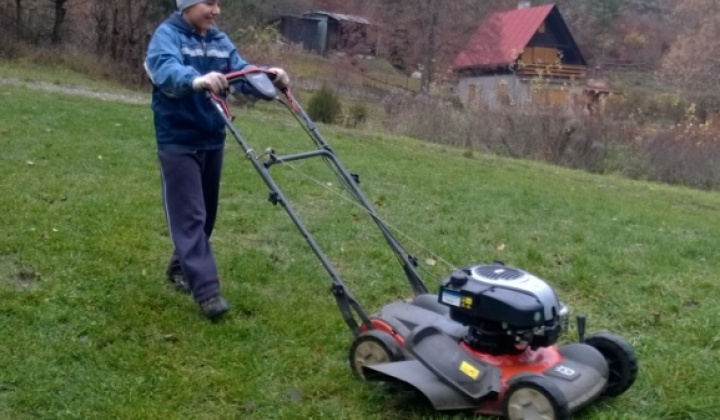 12. fotografia fotogalérie Šport / Jesenná brigáda pri horárni