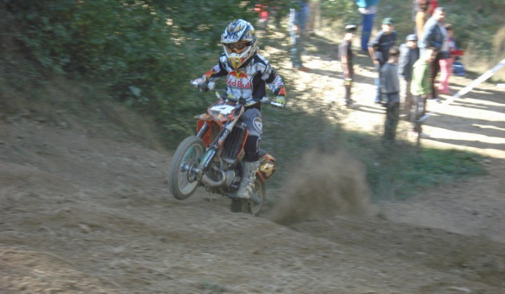 6. fotografia fotogalérie Róbert Horenský reprezentant obce v motokrose.