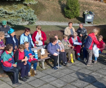 Jednota dôchodcov / Brigáda na upratovaní cintorínov