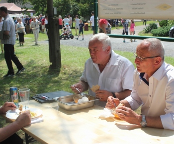 Cirkevné oznamy / Vystúpenie cirkevných zborov na dni obce Trebe